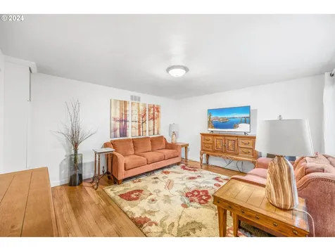 449 W Agee Street Roseburg OR 97471