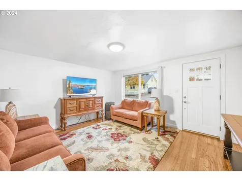 449 W Agee Street Roseburg OR 97471