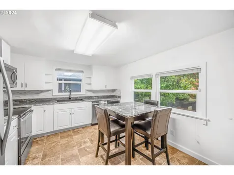 449 W Agee Street Roseburg OR 97471