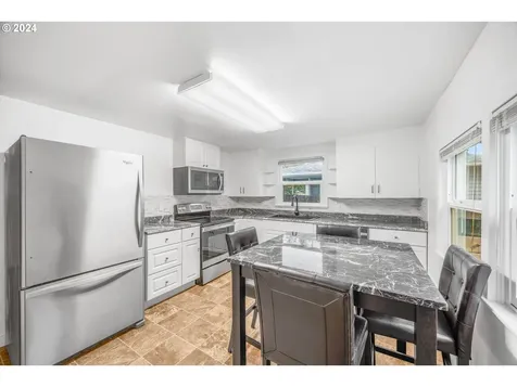 449 W Agee Street Roseburg OR 97471