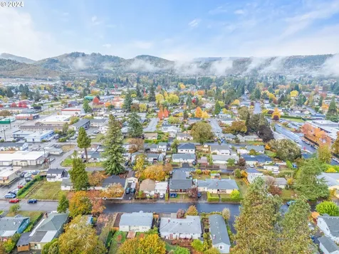 449 W Agee Street Roseburg OR 97471
