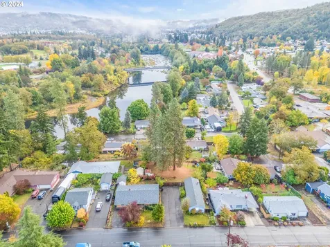 449 W Agee Street Roseburg OR 97471