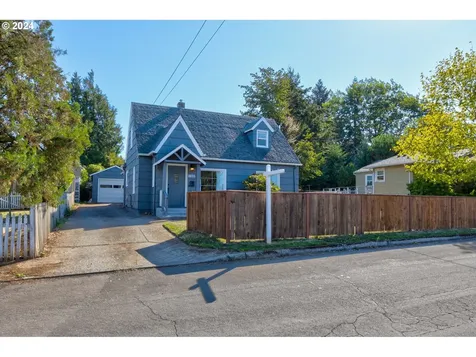 8826 Ne Webster Street Portland OR 97220