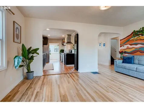 8826 Ne Webster Street Portland OR 97220