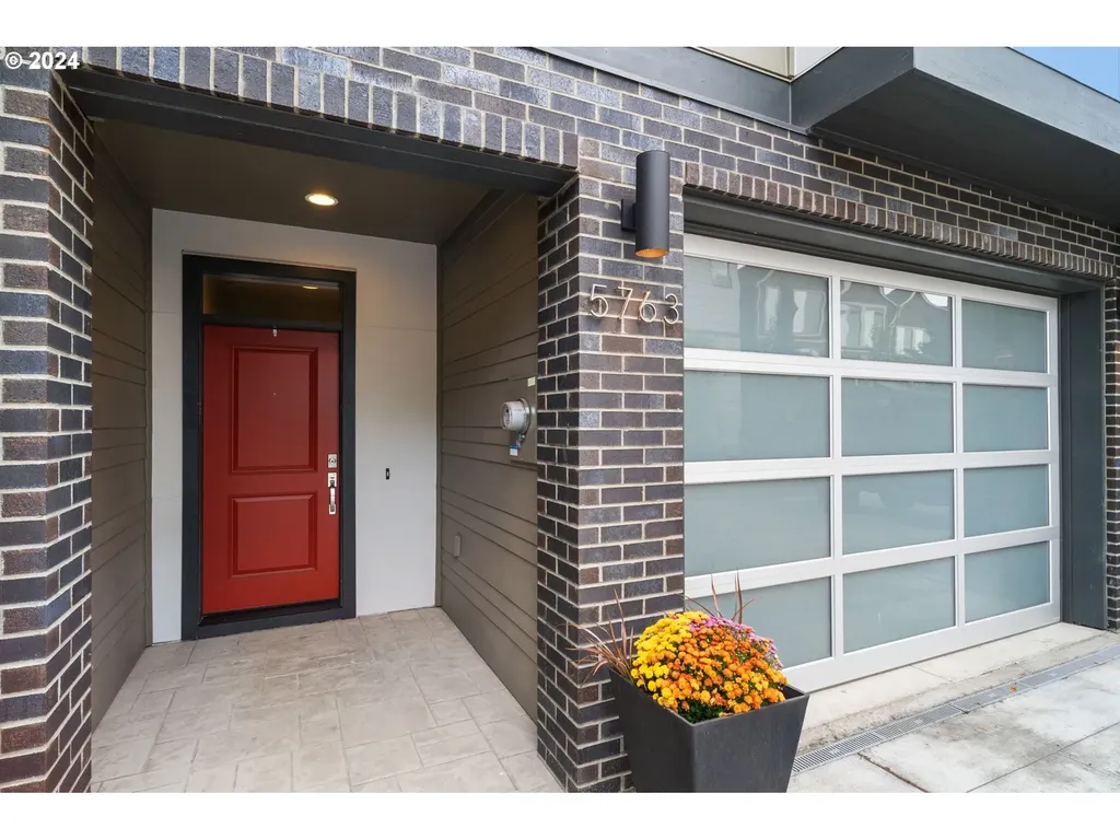 5763 SW Clay Court Portland OR 97221