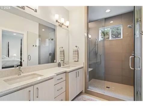 5763 SW Clay Court Portland OR 97221