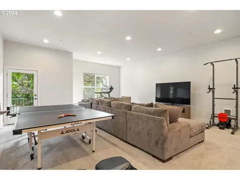5763 SW Clay Court Portland OR 97221