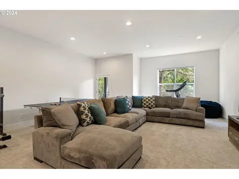 5763 SW Clay Court Portland OR 97221