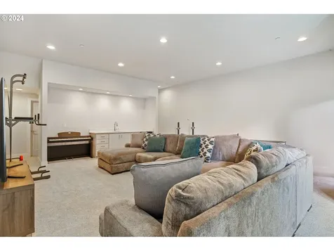 5763 SW Clay Court Portland OR 97221