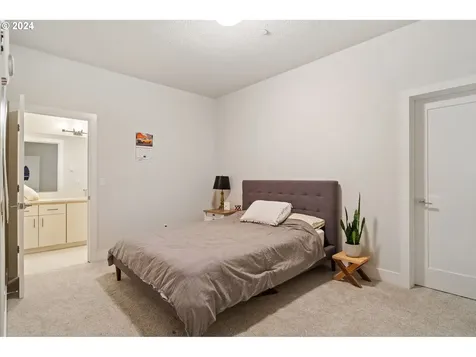 5763 SW Clay Court Portland OR 97221