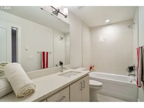 5763 SW Clay Court Portland OR 97221