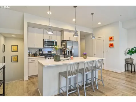 5763 SW Clay Court Portland OR 97221