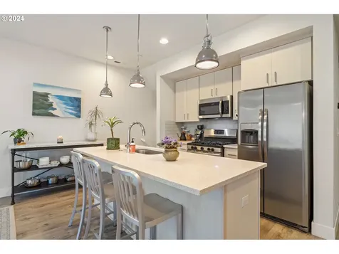5763 SW Clay Court Portland OR 97221