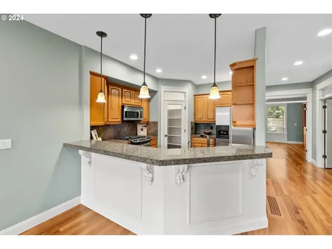 725 W U Street Washougal WA 98671
