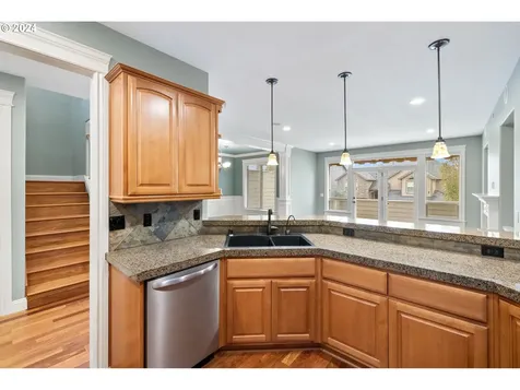 725 W U Street Washougal WA 98671