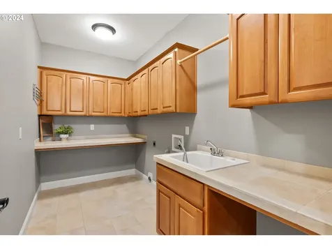 725 W U Street Washougal WA 98671