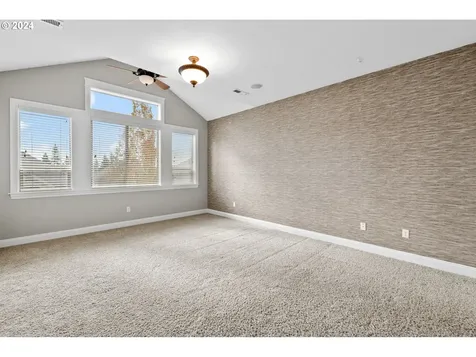 725 W U Street Washougal WA 98671