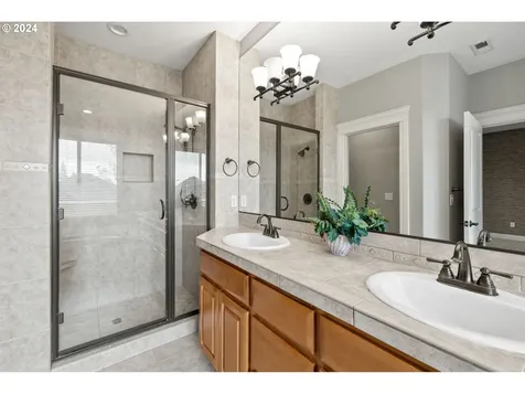 725 W U Street Washougal WA 98671