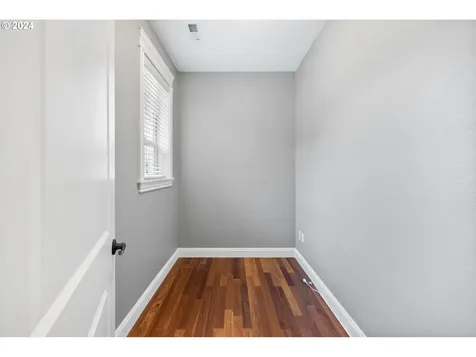 725 W U Street Washougal WA 98671