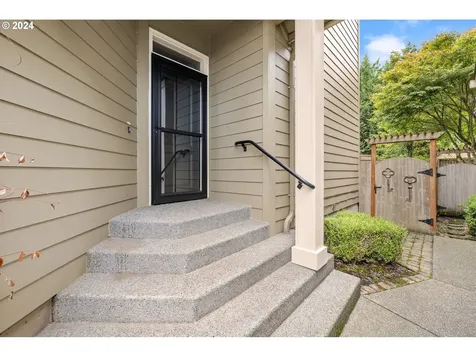 725 W U Street Washougal WA 98671
