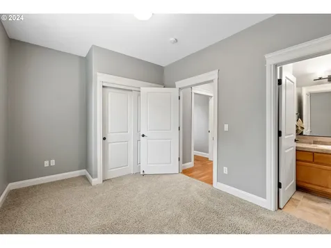 725 W U Street Washougal WA 98671