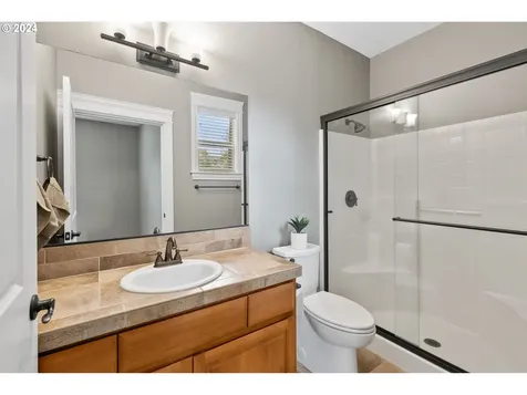 725 W U Street Washougal WA 98671