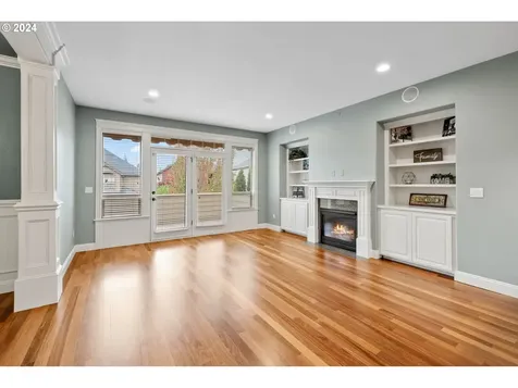 725 W U Street Washougal WA 98671