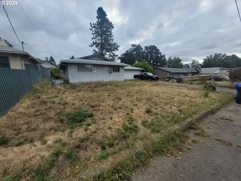 955 Donna Lynn Way Gladstone OR 97027