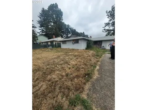 955 Donna Lynn Way Gladstone OR 97027