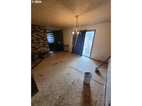 955 Donna Lynn Way Gladstone OR 97027