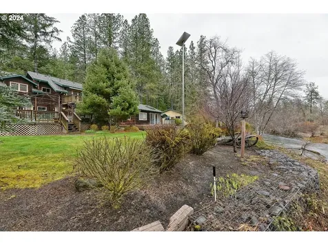 5152 W Evans Creek Road Rogue River OR 97537