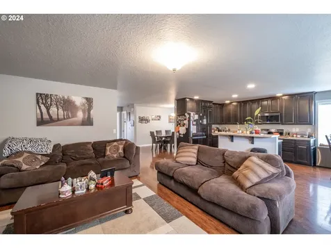 144 E Jadon Drive Lebanon OR 97355