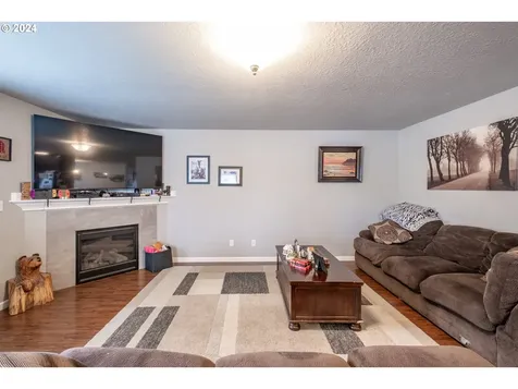 144 E Jadon Drive Lebanon OR 97355