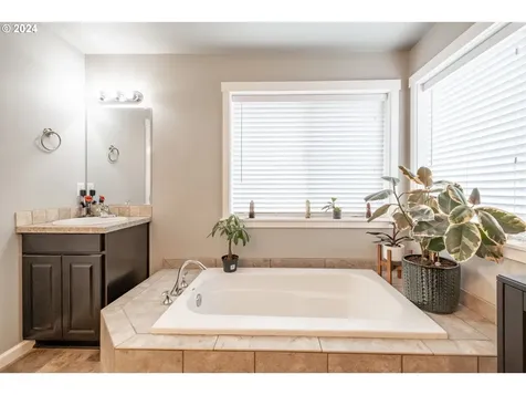 144 E Jadon Drive Lebanon OR 97355