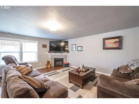 144 E Jadon Drive Lebanon OR 97355