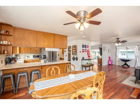 50069 Mckenzie Highway Vida OR 97488