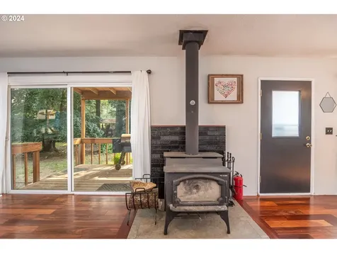 50069 Mckenzie Highway Vida OR 97488