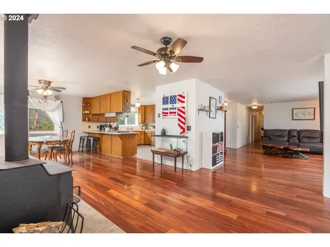 50069 Mckenzie Highway Vida OR 97488