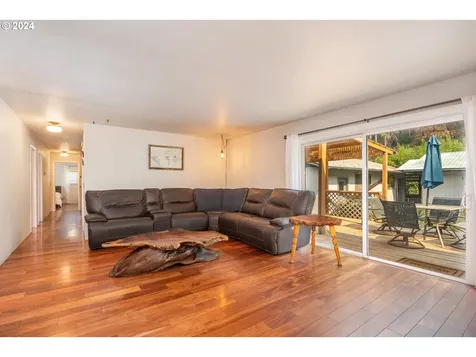 50069 Mckenzie Highway Vida OR 97488