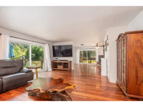 50069 Mckenzie Highway Vida OR 97488