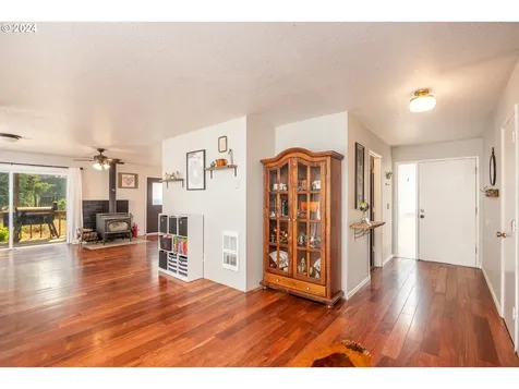 50069 Mckenzie Highway Vida OR 97488