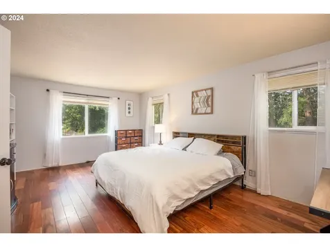 50069 Mckenzie Highway Vida OR 97488