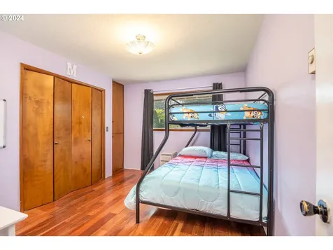 50069 Mckenzie Highway Vida OR 97488