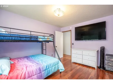 50069 Mckenzie Highway Vida OR 97488