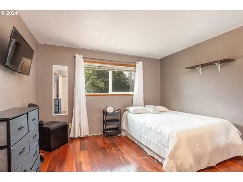 50069 Mckenzie Highway Vida OR 97488