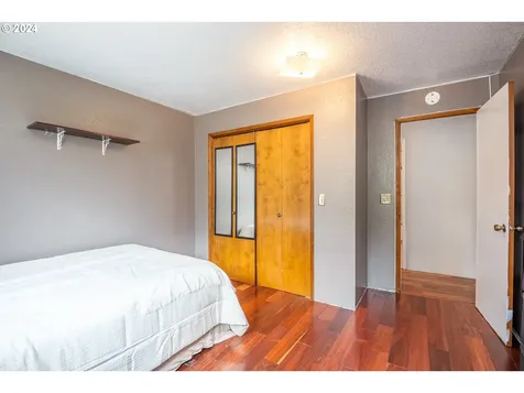 50069 Mckenzie Highway Vida OR 97488