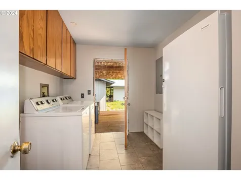 50069 Mckenzie Highway Vida OR 97488