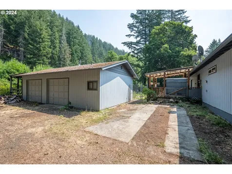 50069 Mckenzie Highway Vida OR 97488