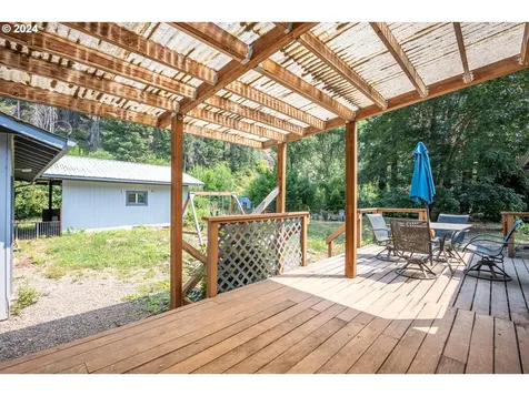 50069 Mckenzie Highway Vida OR 97488