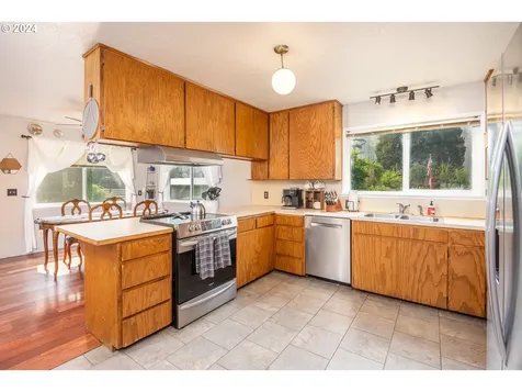 50069 Mckenzie Highway Vida OR 97488